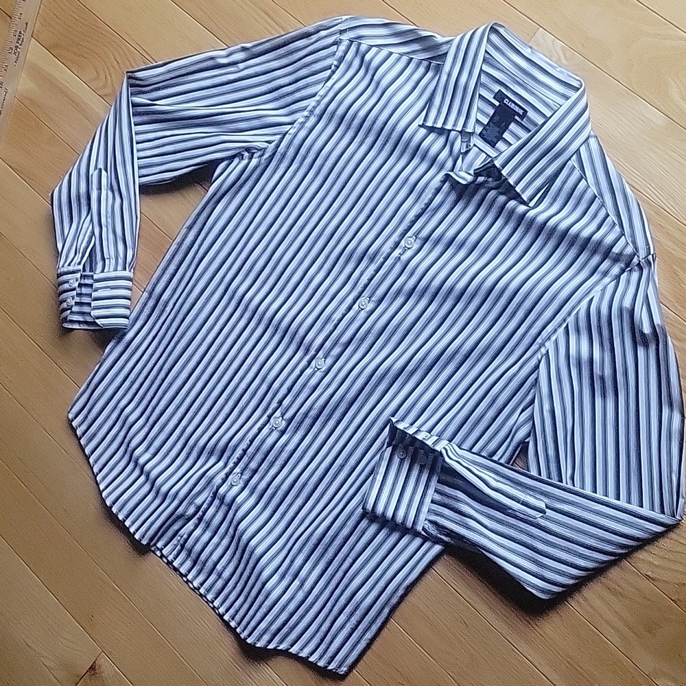 Claiborne long sleeve button up shirt
